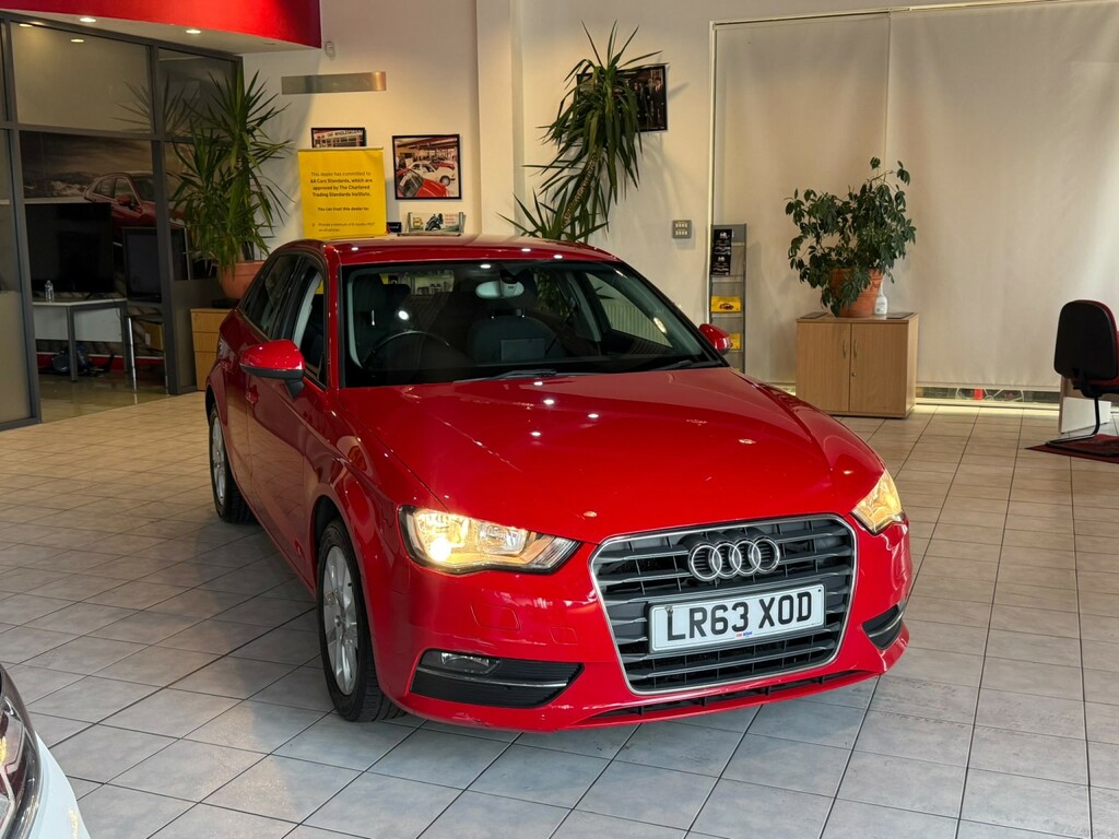 Audi A3 1.6 Tdi Se Red #2