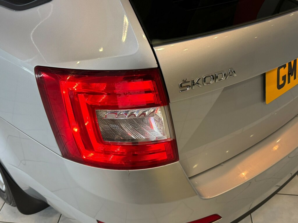 Skoda Octavia 1.6 Tdi Se Business Greenline III White #8