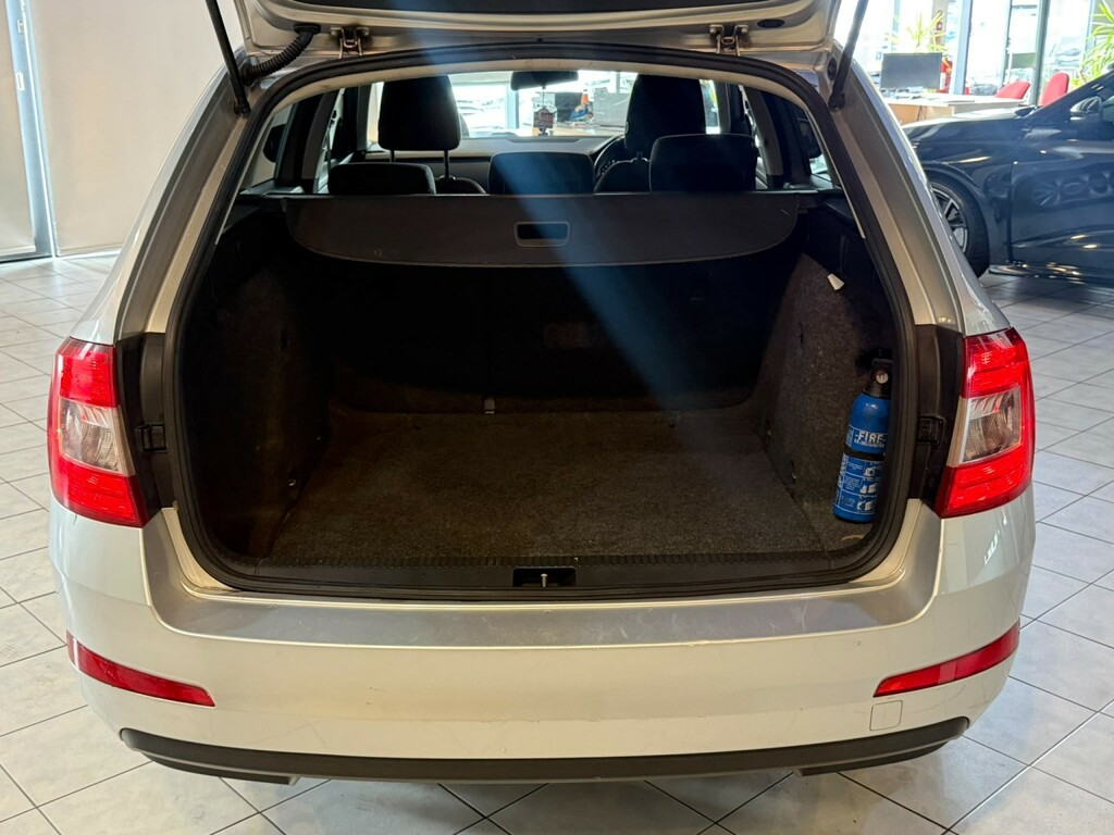 Skoda Octavia 1.6 Tdi Se Business Greenline III White #11