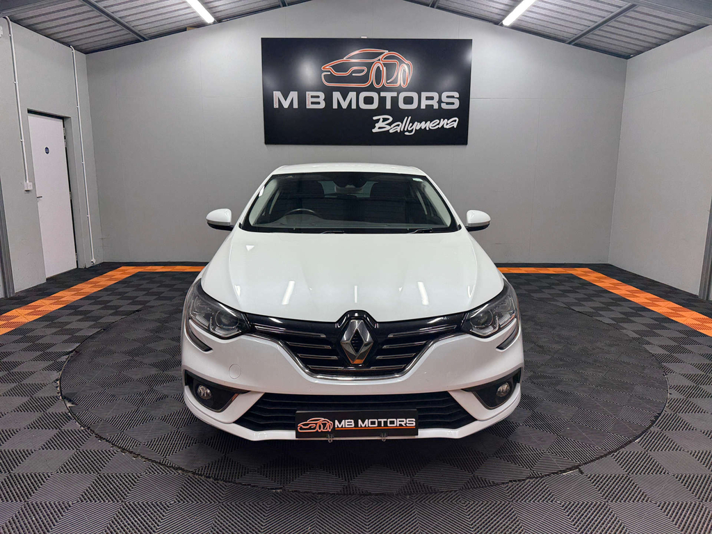 Renault Megane Iconic Tce White #2