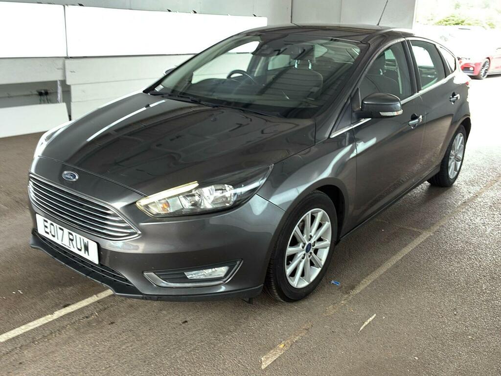 Ford Focus Hatchback 1.0T Ecoboost Titanium Euro 6 Ss EO17RUW Grey #2
