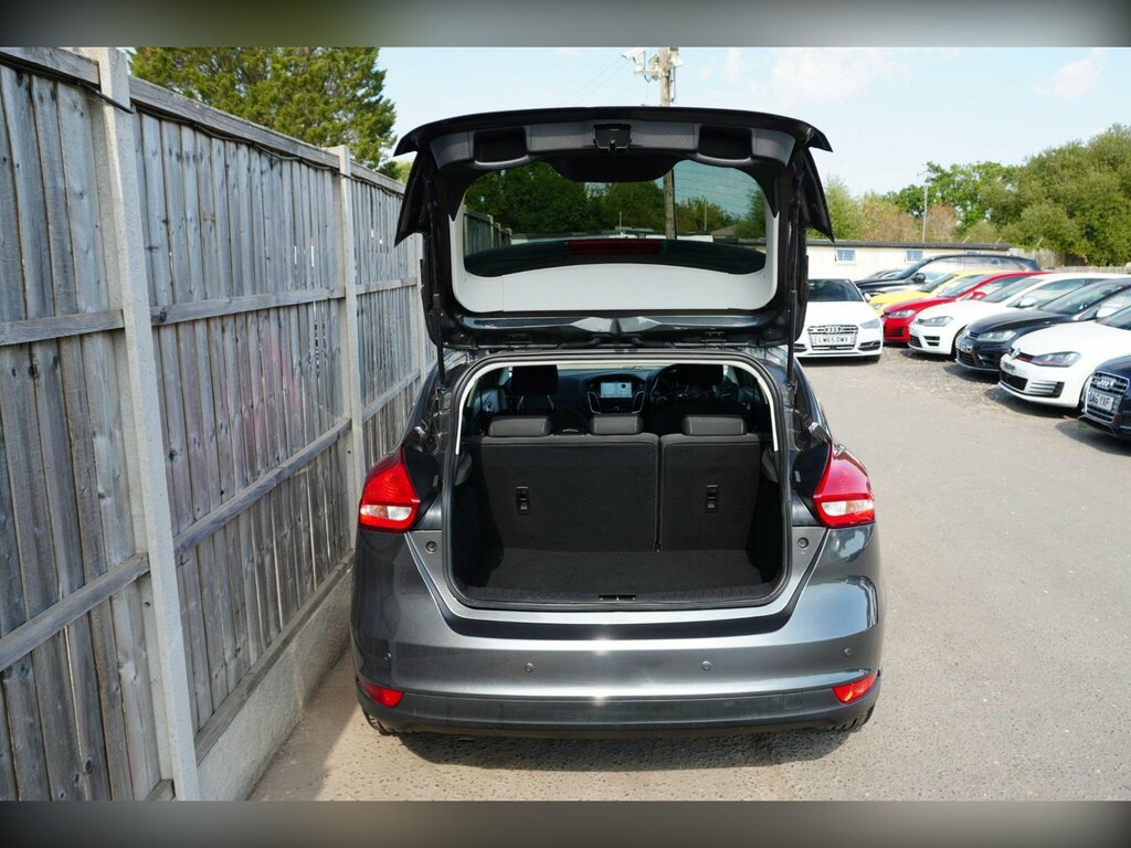 Ford Focus Estate 1.5 Tdci Zetec Estate 0 Tax Silver #9