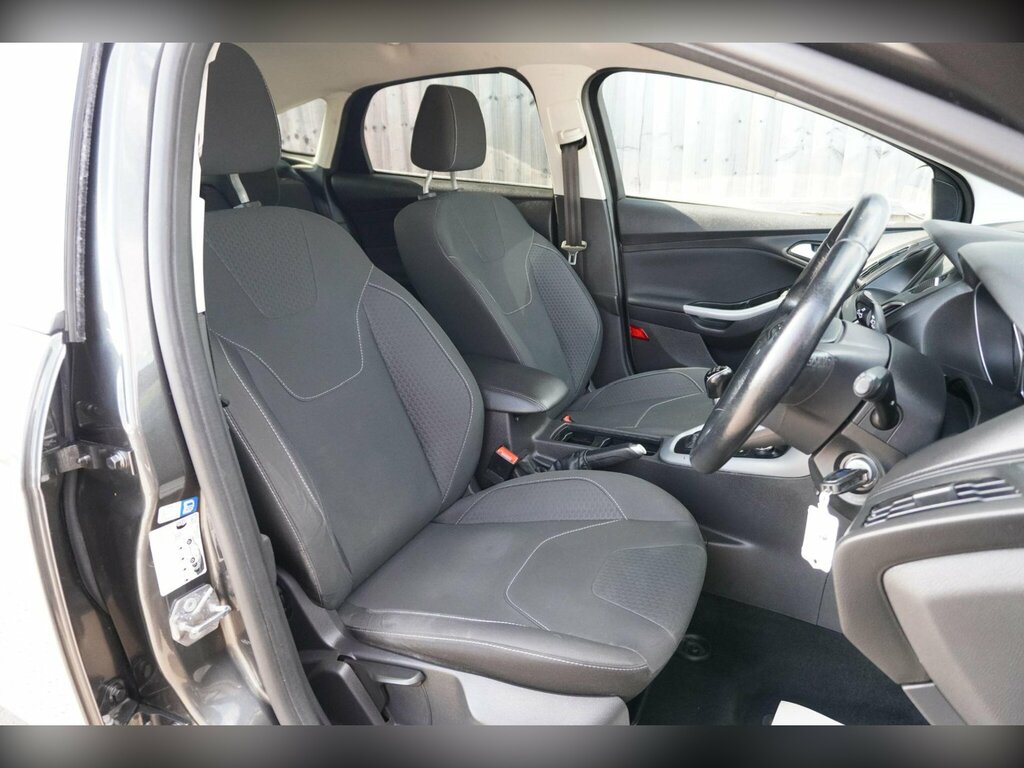 Ford Focus Estate 1.5 Tdci Zetec Estate 0 Tax Silver #13
