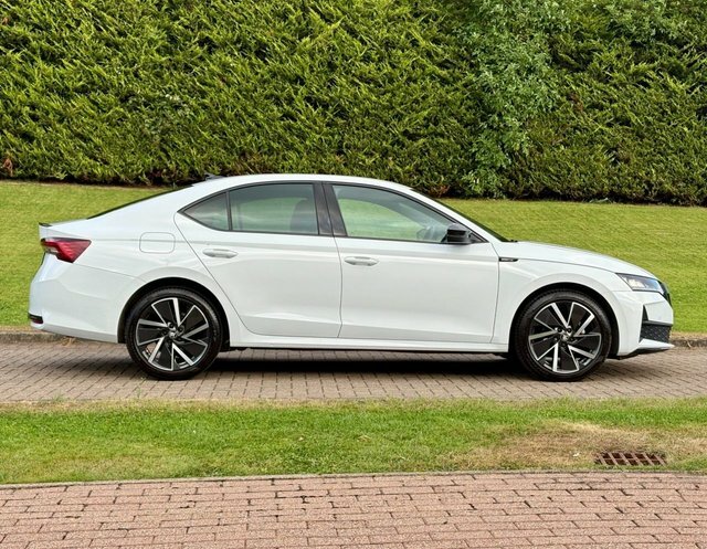 Skoda Octavia 2.0 Tdi Sportline Hatchback White #6