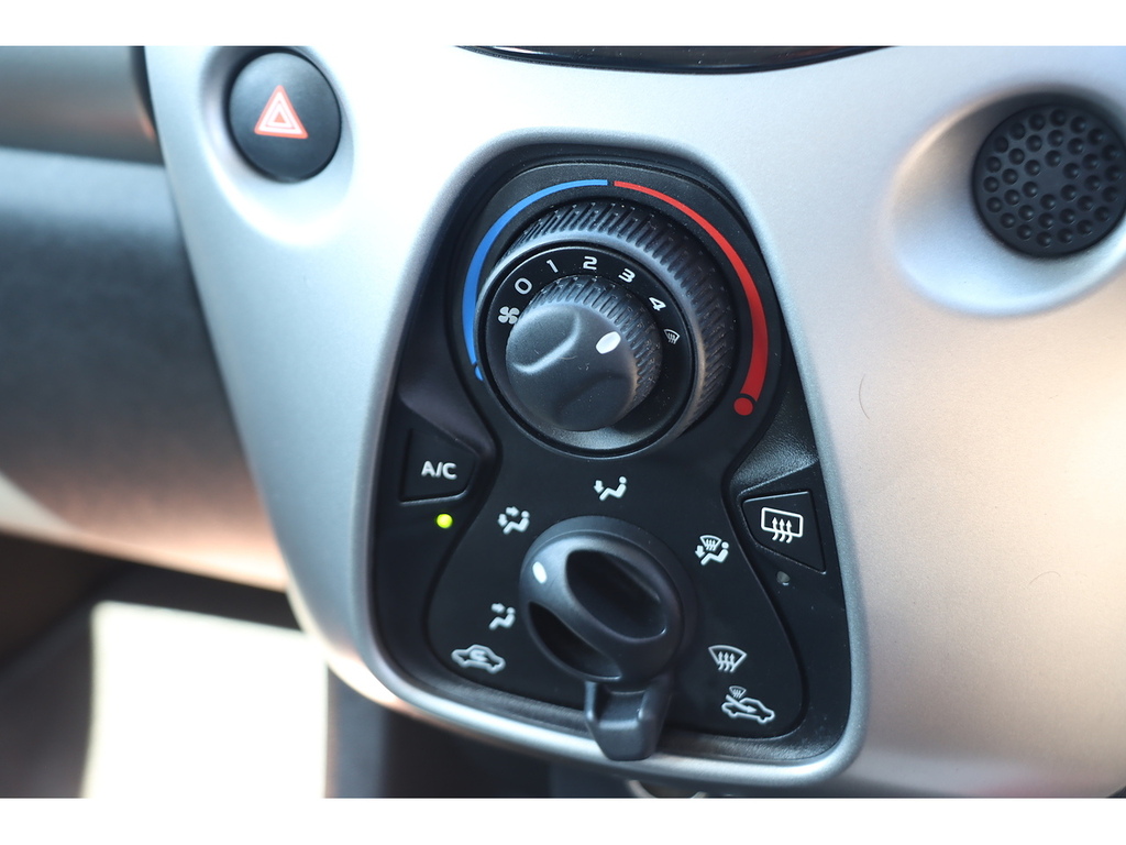 Toyota Aygo Vvt-i X-play Silver #6
