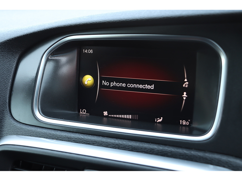 Volvo V40 D3 Inscription Panoramic Roof, Memory Seats, Black #30