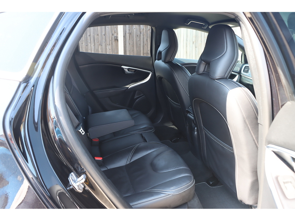 Volvo V40 D3 Inscription Panoramic Roof, Memory Seats, Black #17