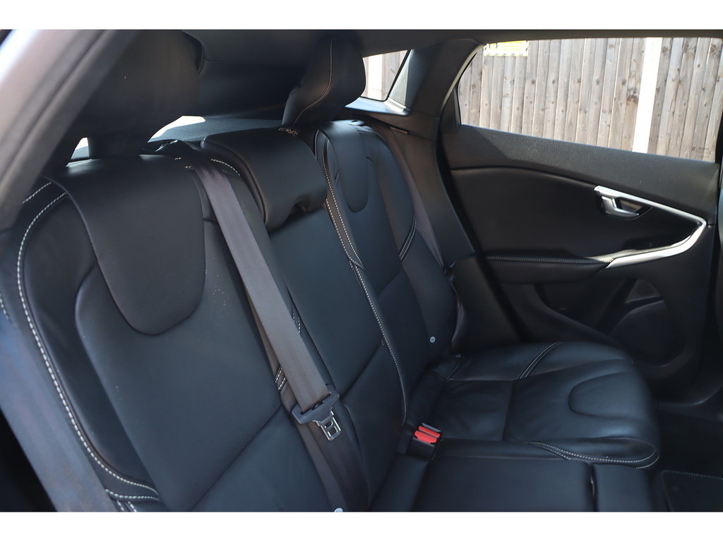 Volvo V40 D3 Inscription Panoramic Roof, Memory Seats, Black #19