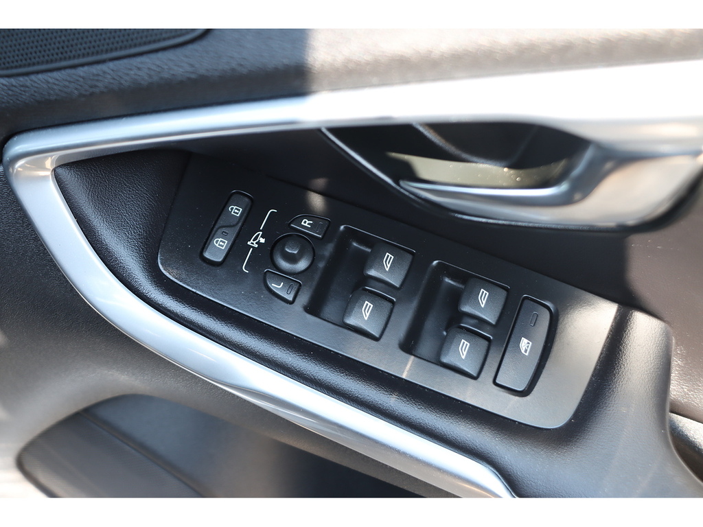 Volvo V40 D3 Inscription Panoramic Roof, Memory Seats, Black #16