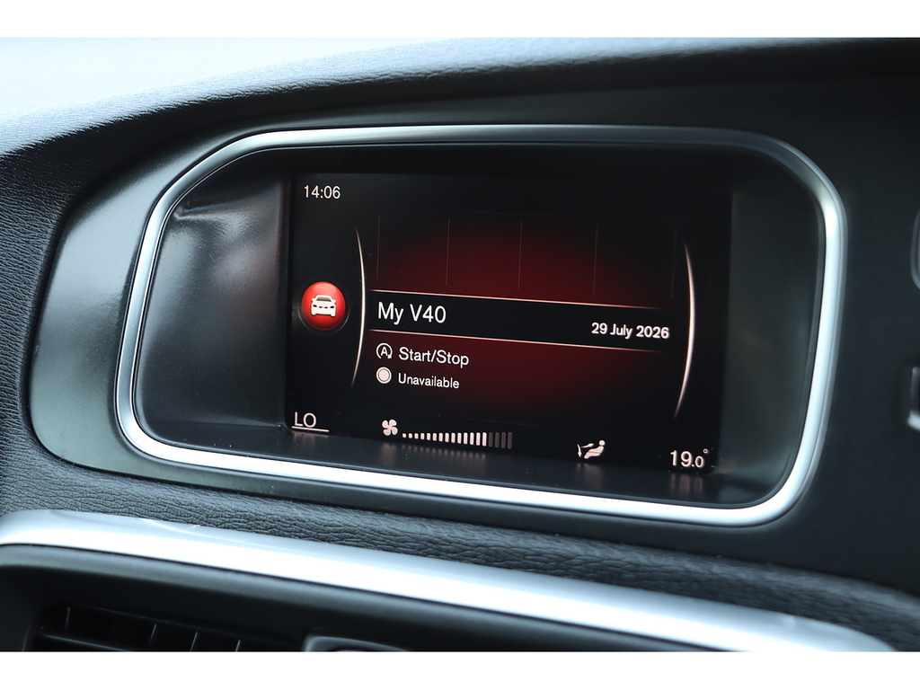 Volvo V40 D3 Inscription Panoramic Roof, Memory Seats, Black #32