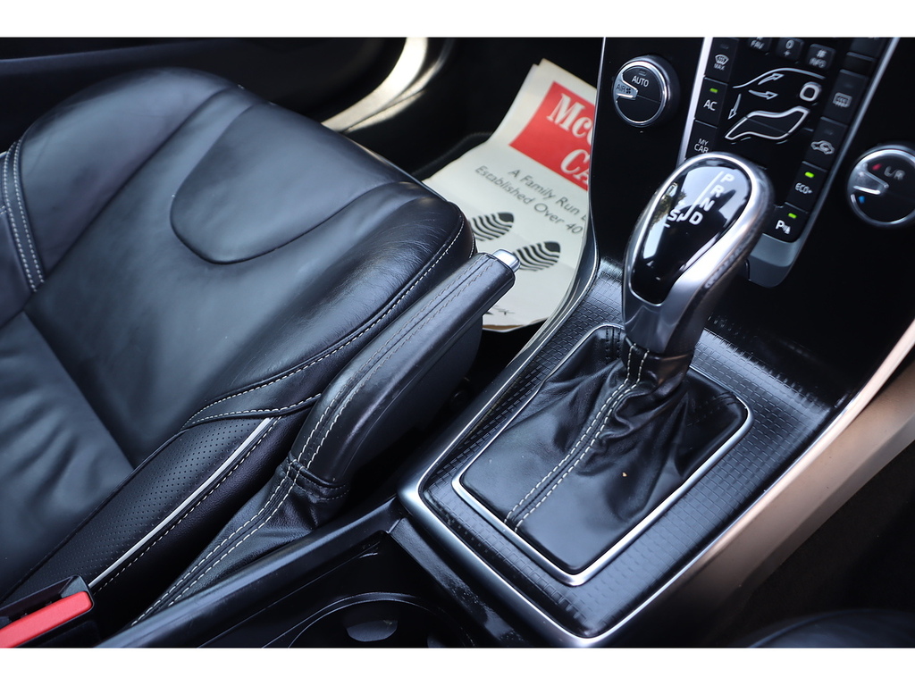 Volvo V40 D3 Inscription Panoramic Roof, Memory Seats, Black #33