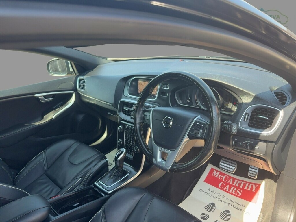 Volvo V40 D3 Inscription Panoramic Roof, Memory Seats, Black #41