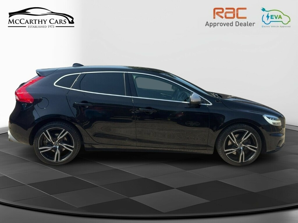 Volvo V40 D3 Inscription Panoramic Roof, Memory Seats, Black #10