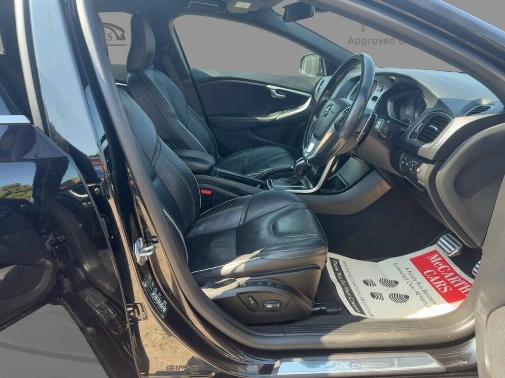 Volvo V40 D3 Inscription Panoramic Roof, Memory Seats, Black #39