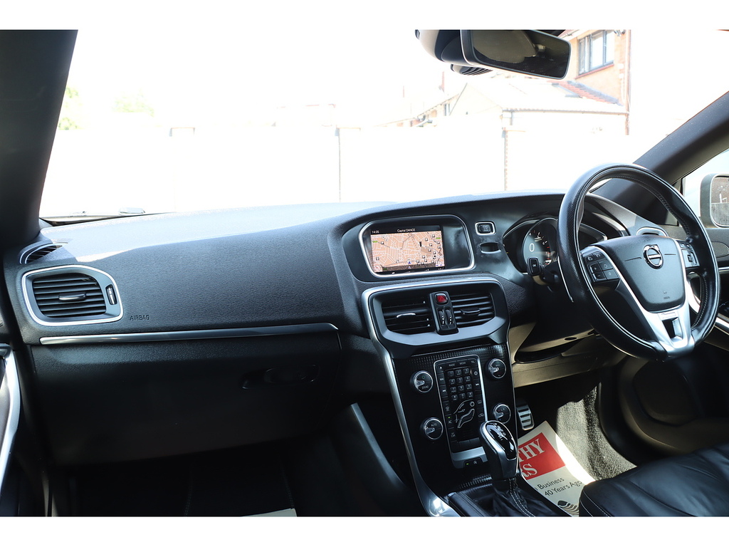 Volvo V40 D3 Inscription Panoramic Roof, Memory Seats, Black #27