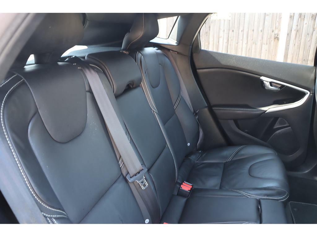 Volvo V40 D3 Inscription Panoramic Roof, Memory Seats, Black #20