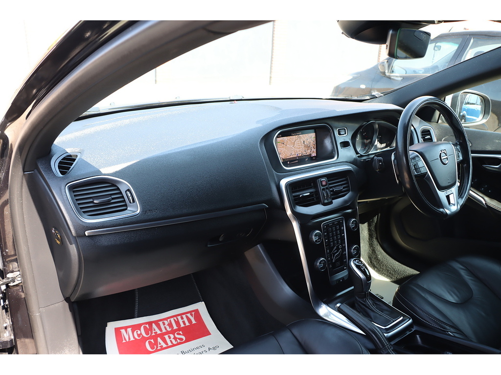Volvo V40 D3 Inscription Panoramic Roof, Memory Seats, Black #21
