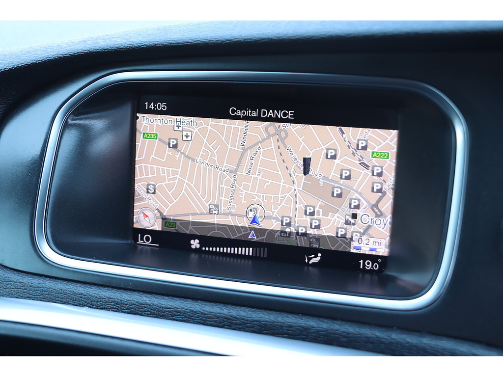 Volvo V40 T3 R-design Edition Black #2