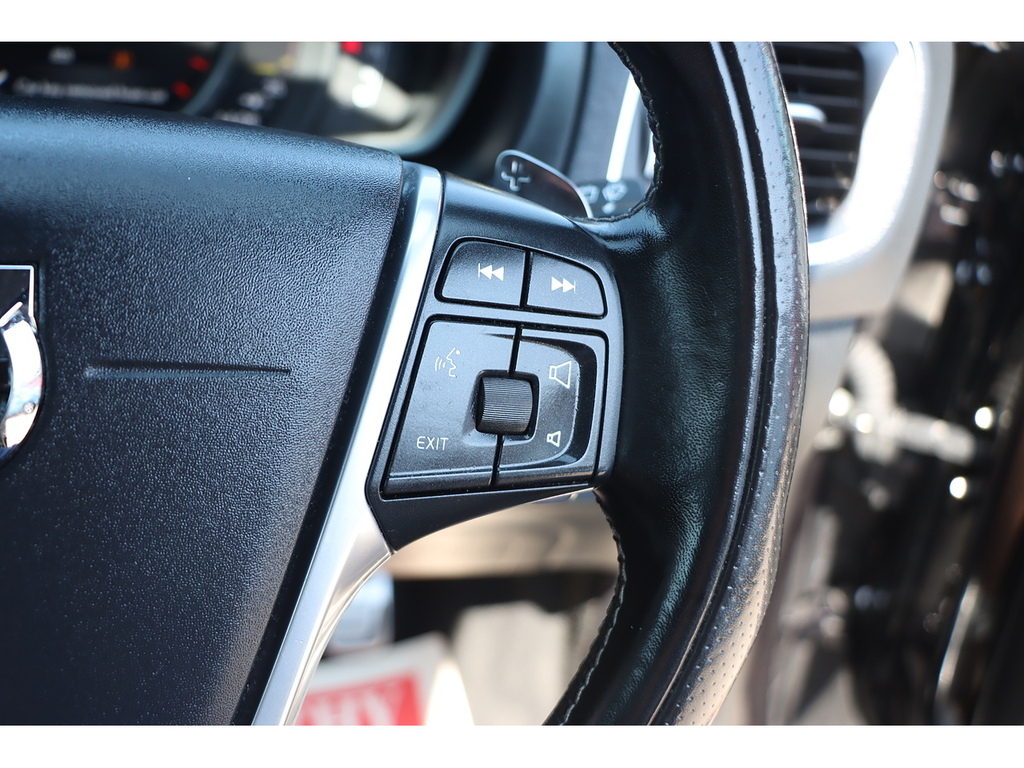Volvo V40 D3 Inscription Panoramic Roof, Memory Seats, Black #36