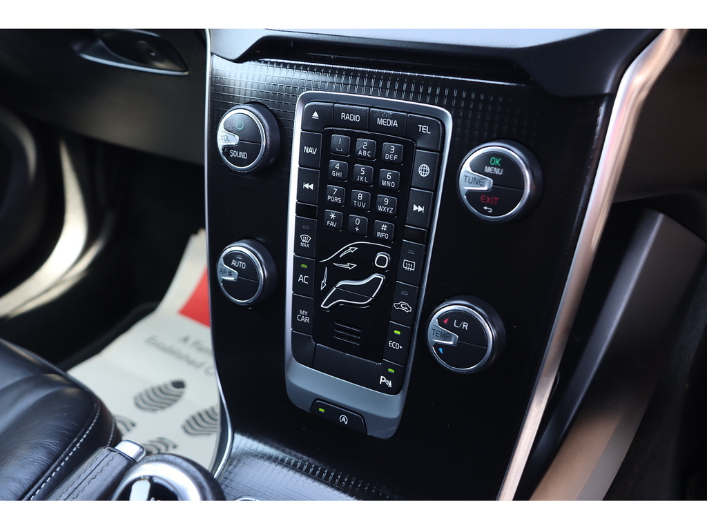 Volvo V40 T3 R-design Edition Black #6