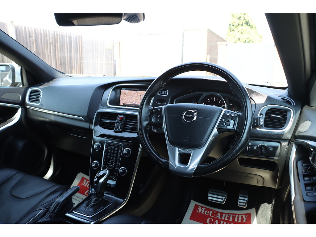 Volvo V40 D3 Inscription Panoramic Roof, Memory Seats, Black #18