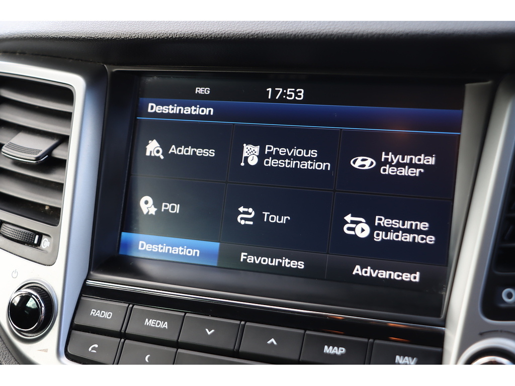 Hyundai Tucson T-gdi Sport Edition YL67OGT White #6