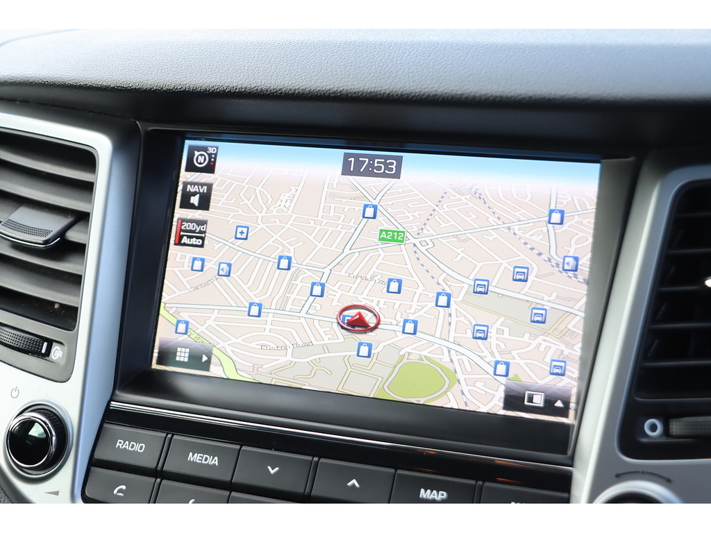 Hyundai Tucson T-gdi Sport Edition YL67OGT White #3
