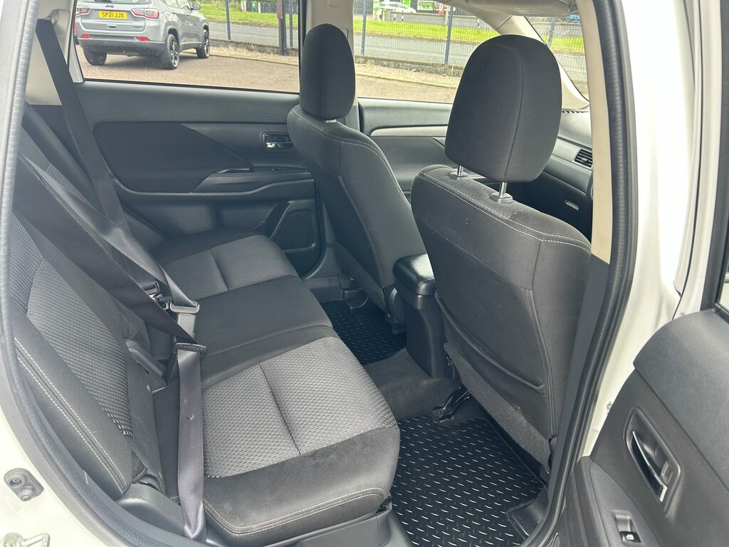 Mitsubishi Outlander Di-d 3 LP68NTG White #6