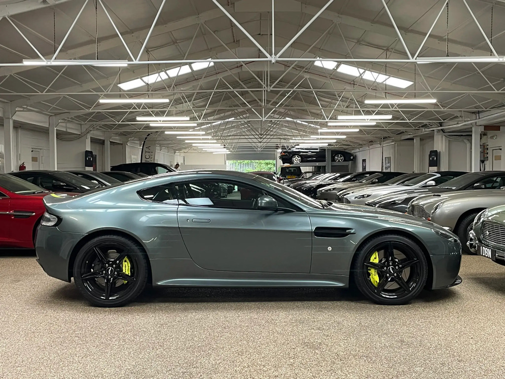 Aston Martin Vantage 4L Null White #7