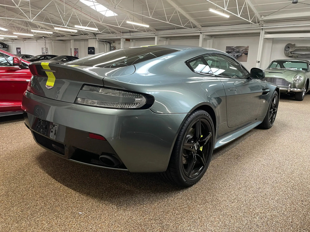 Aston Martin Vantage 4L Null White #3