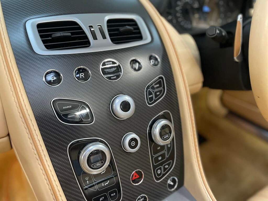 Aston Martin DB9 Classvariant Silver #16