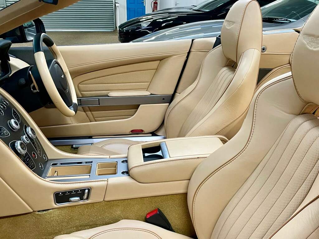 Aston Martin DB9 Classvariant Silver #14