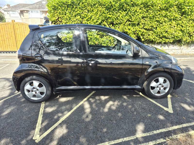 Toyota Aygo 1.0 Vvt-i Black Ac Mmt 2010 Black #4