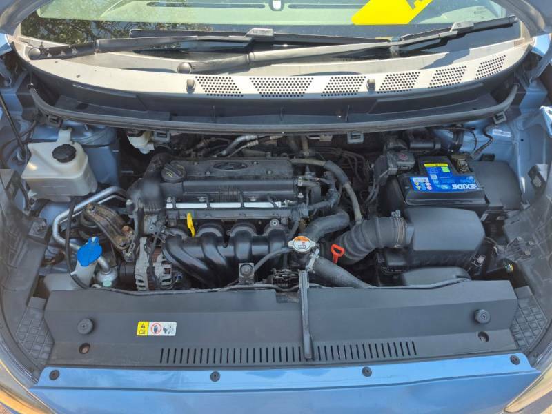 Hyundai Ix20 1.4 Blue Drive Se Hatchback Euro Red #15