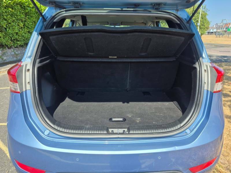 Hyundai Ix20 1.4 Blue Drive Se Hatchback Euro Red #9