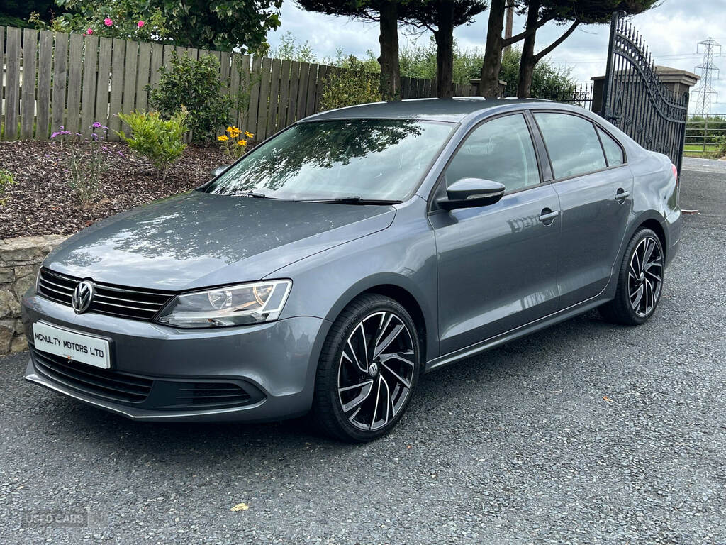 Volkswagen Jetta 1.6 Tdi Cr Bluemotion Tech Se Grey #4