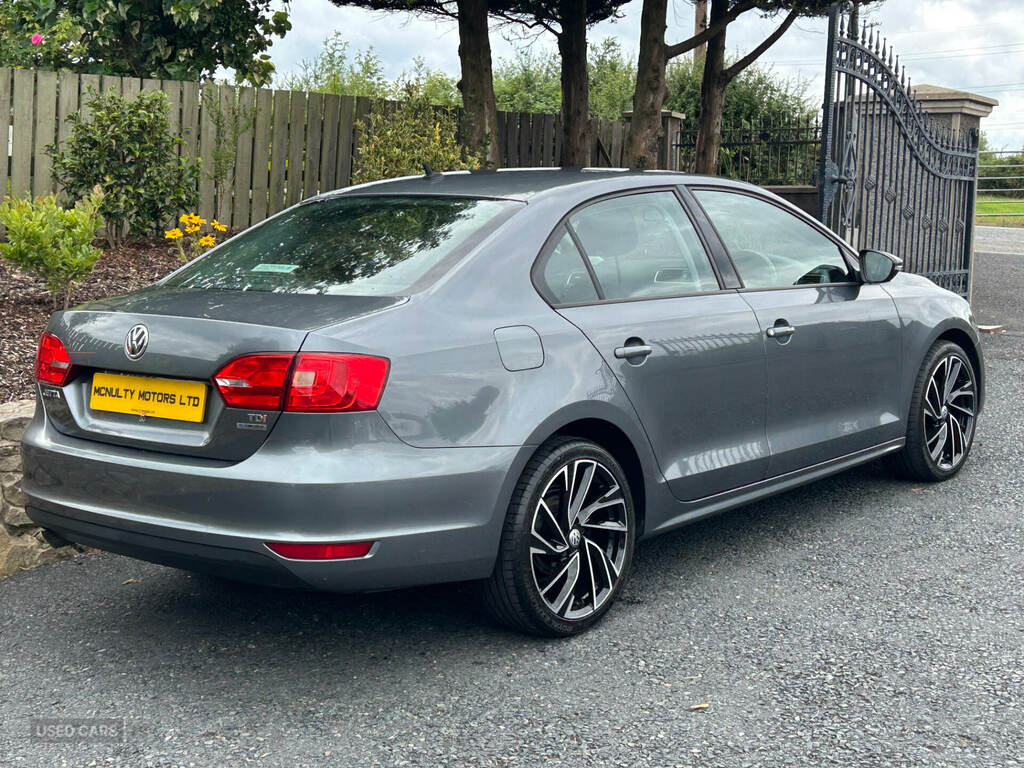 Volkswagen Jetta 1.6 Tdi Cr Bluemotion Tech Se Grey #3