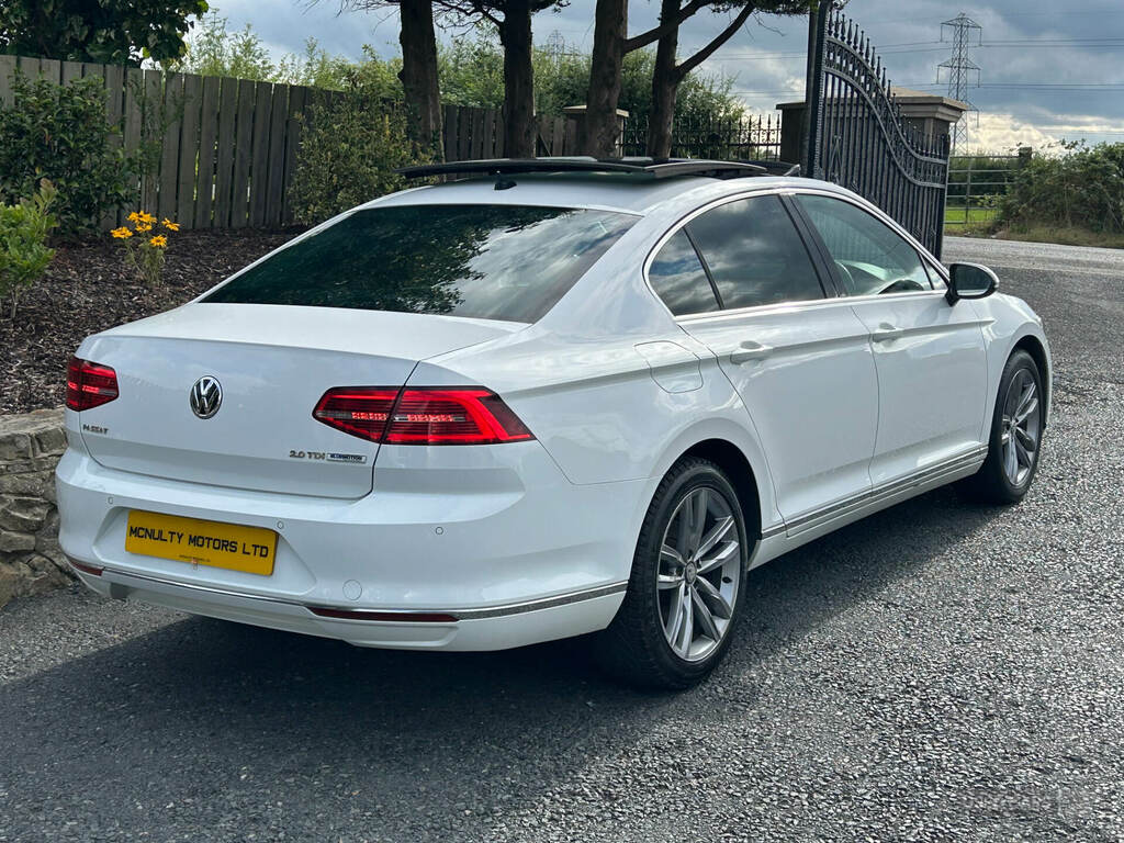 Volkswagen Passat 2.0 Tdi Gt Panoramic Roof White #3