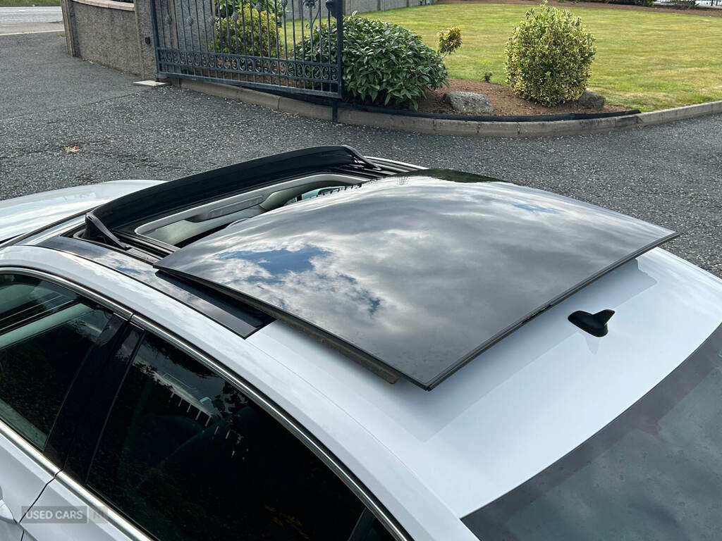 Volkswagen Passat 2.0 Tdi Gt Panoramic Roof White #4