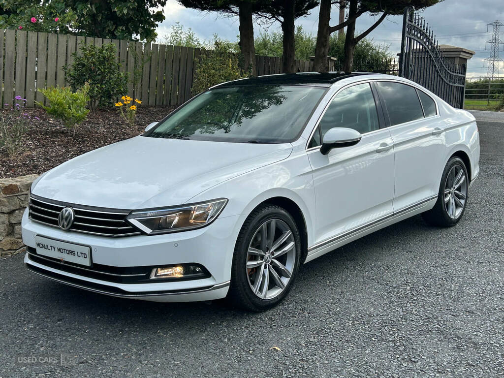Volkswagen Passat 2.0 Tdi Gt Panoramic Roof White #5
