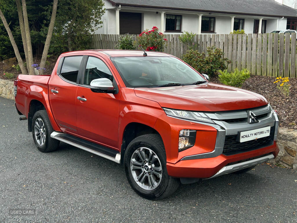 Mitsubishi L200 Double Cab Di-d 150 Barbarian 4Wd Orange