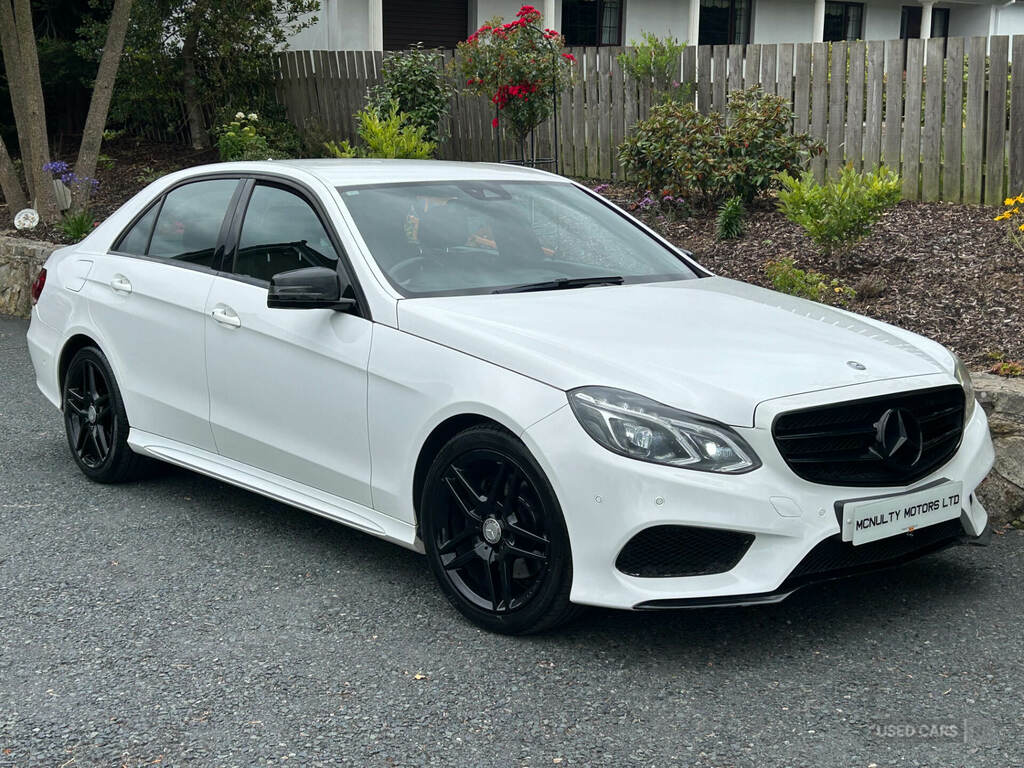 Mercedes-Benz E Class E220 Bluetec Amg Night Edition 7G-tronic White