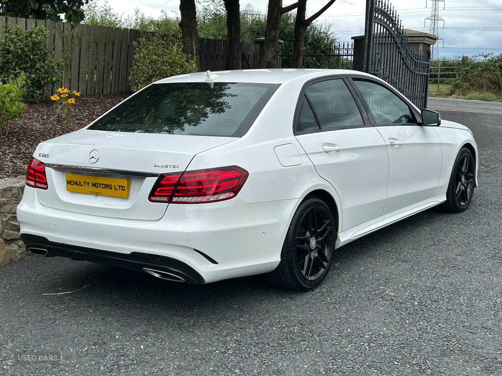 Mercedes-Benz E Class E220 Bluetec Amg Night Edition 7G-tronic M31LMY White #3