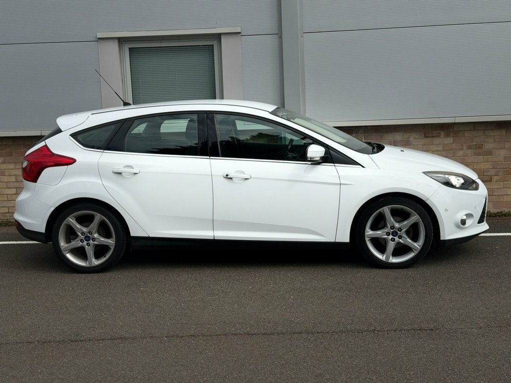 Ford Focus 1.6L Titanium Navigator MV64RRU White #4