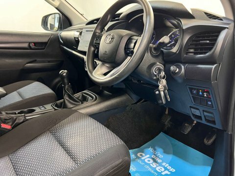 Toyota HILUX Invincible Dcab Pick Up 2.4 D-4d Grey #35