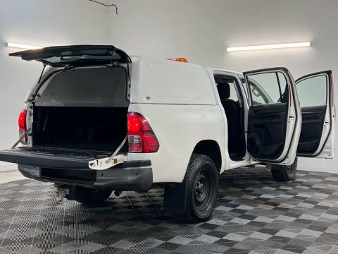 Toyota HILUX Invincible Dcab Pick Up 2.4 D-4d Grey #44