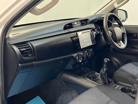 Toyota HILUX Invincible Dcab Pick Up 2.4 D-4d Grey #38