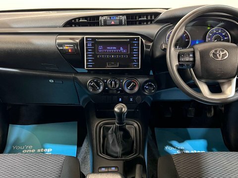Toyota HILUX Invincible Dcab Pick Up 2.4 D-4d Grey #24
