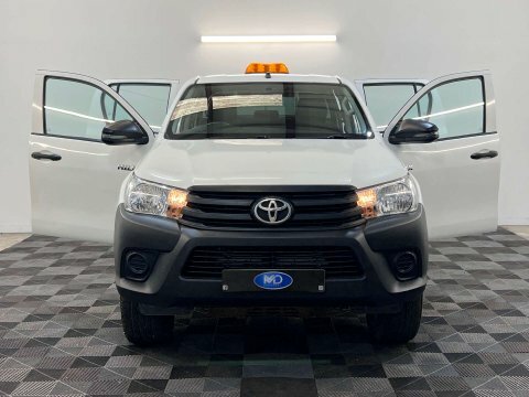 Toyota HILUX Invincible Dcab Pick Up 2.4 D-4d Grey #40