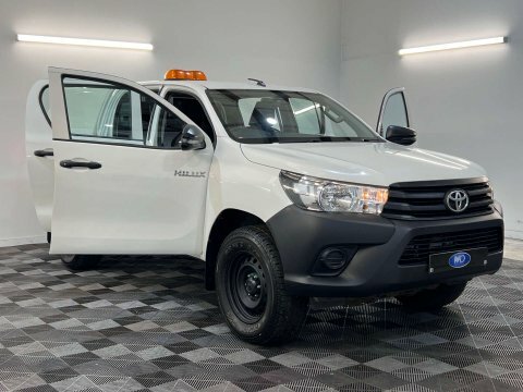Toyota HILUX Invincible Dcab Pick Up 2.4 D-4d Grey #39